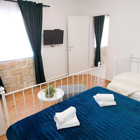 Elena, Jakov - Newly Decorated Apartament Rogoznica (Sibenik-Knin)