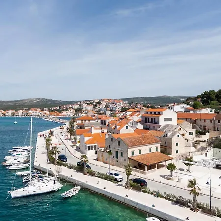 Elena, Jakov - Newly Decorated