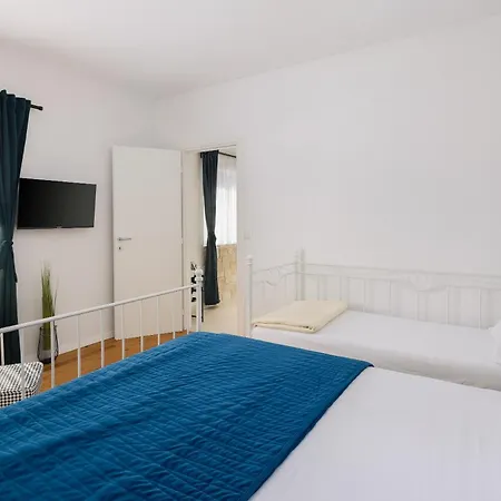 Elena, Jakov - Newly Decorated Apartament *