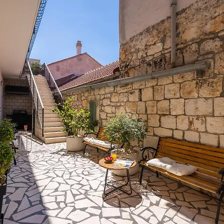 Elena, Jakov - Newly Decorated Apartament Rogoznica (Sibenik-Knin)