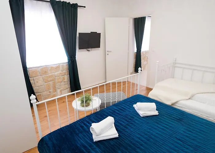 Elena, Jakov - Newly Decorated Apartamento Rogoznica (Sibenik-Knin)