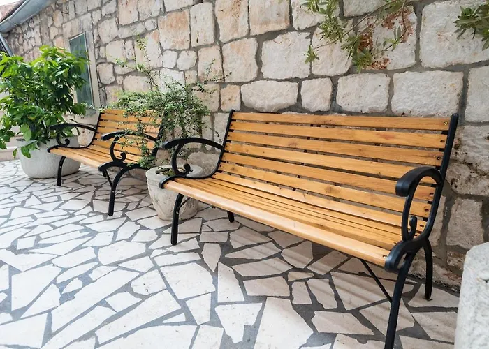 Elena, Jakov - Newly Decorated Apartamento