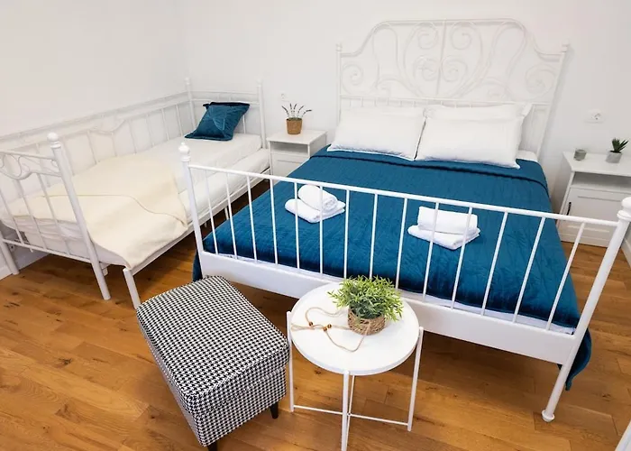 Elena, Jakov - Newly Decorated Appartement Rogoznica (Sibenik-Knin)