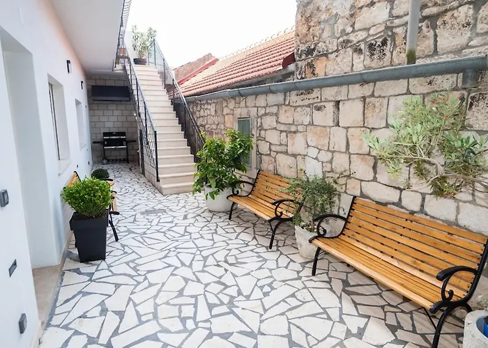 Elena, Jakov - Newly Decorated Appartement *