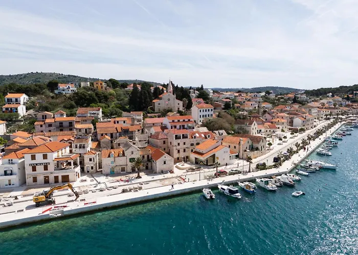 Elena, Jakov - Newly Decorated Apartamento